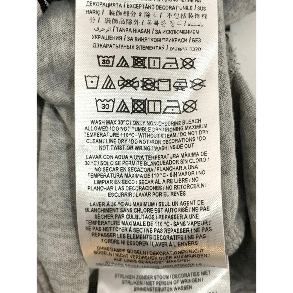 Guess Graphic T-Shirt Mens Medium Gray Skull Roses V-Neck - Picture 9 of 9
